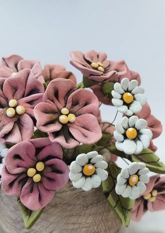Букет из розовых фиалок