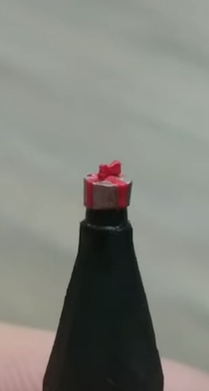Новогодний подарок на грифеле карандаша